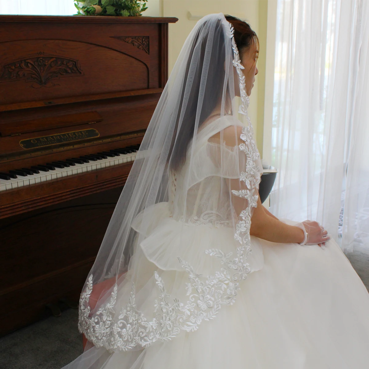 

V686 Delicate Wedding Bridal Elbow Length Veil One-Layer Plain Tulle Lace Appliqued Edge Marriage Bride to Be White Veil