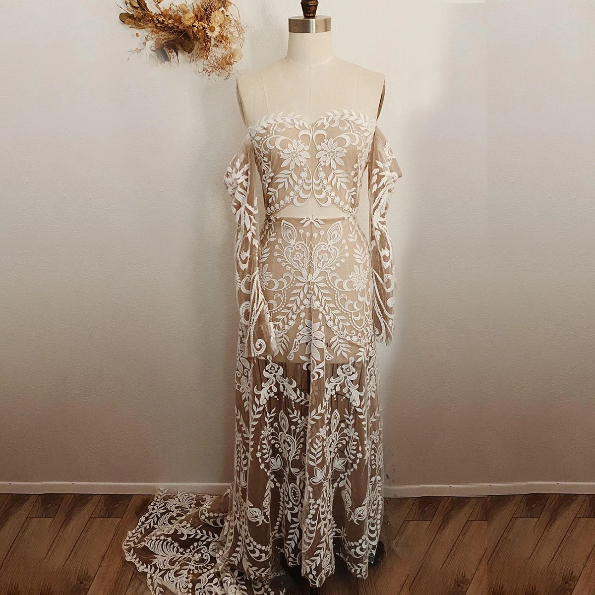 Кружевное богемное свадебное платье милой русалки с длинными расклешенными