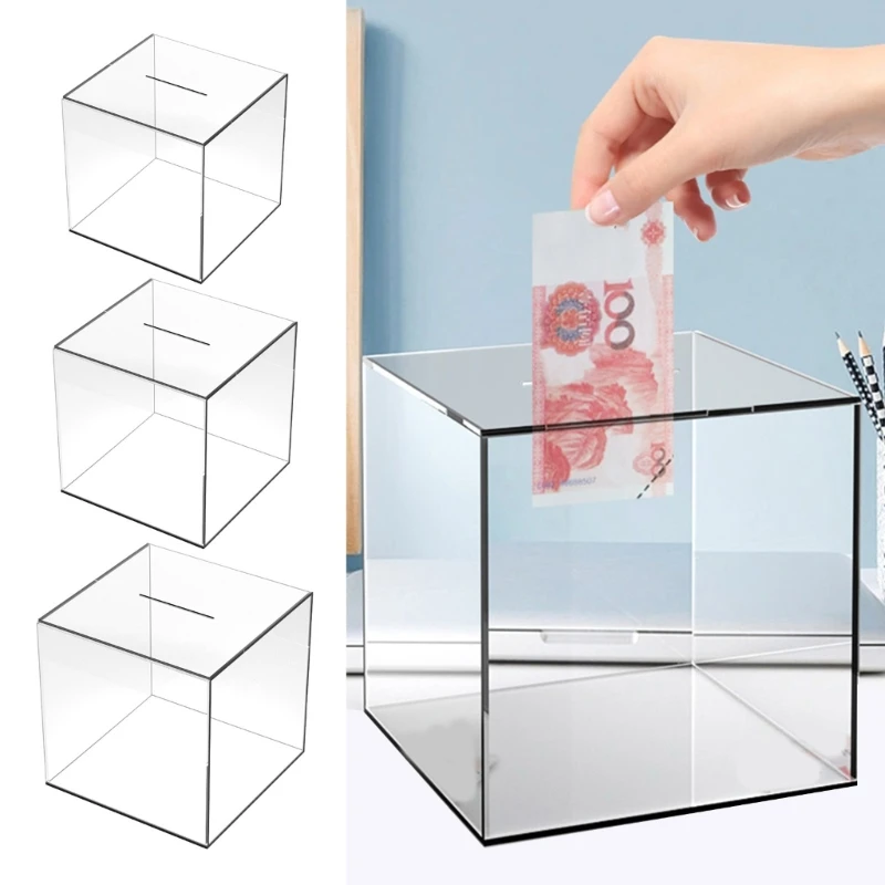 

Перерыв в копилке, чтобы открыть прозрачную копилку для сбережений в виде денег и монет в подарок