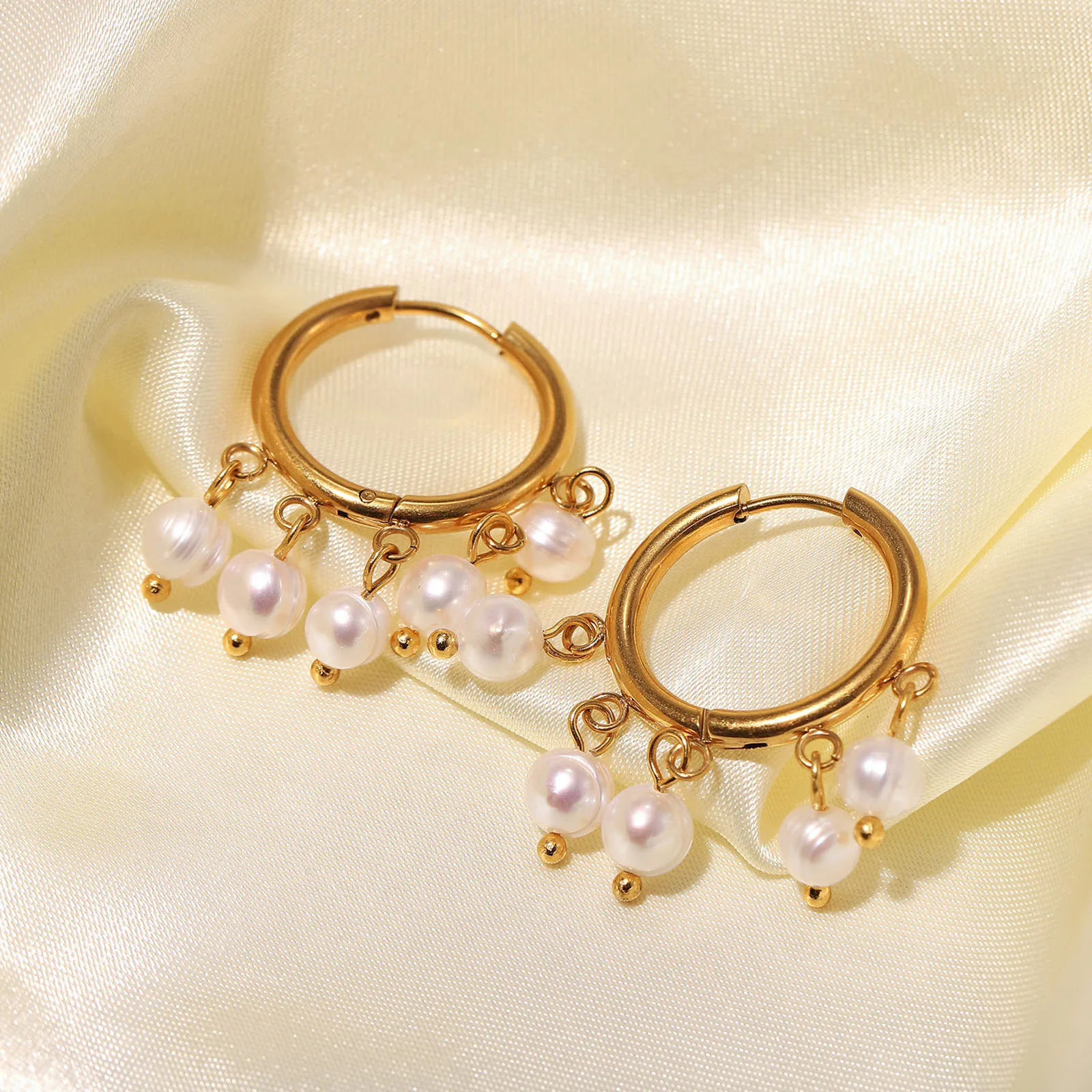

Small Pearl Tassel Pendant Stainless Steel Earrings 18K Real Gold Plated White Circle Ring Metal Wind Hoop Earrings For Women