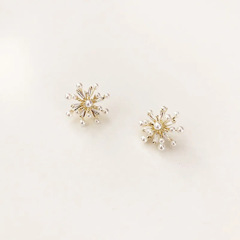 

Renya Fashion Snowflake CZ Stone Pearl Stud Earring Gold Color Statement Earring for Women Girls Party Jewelry Accessories Gift