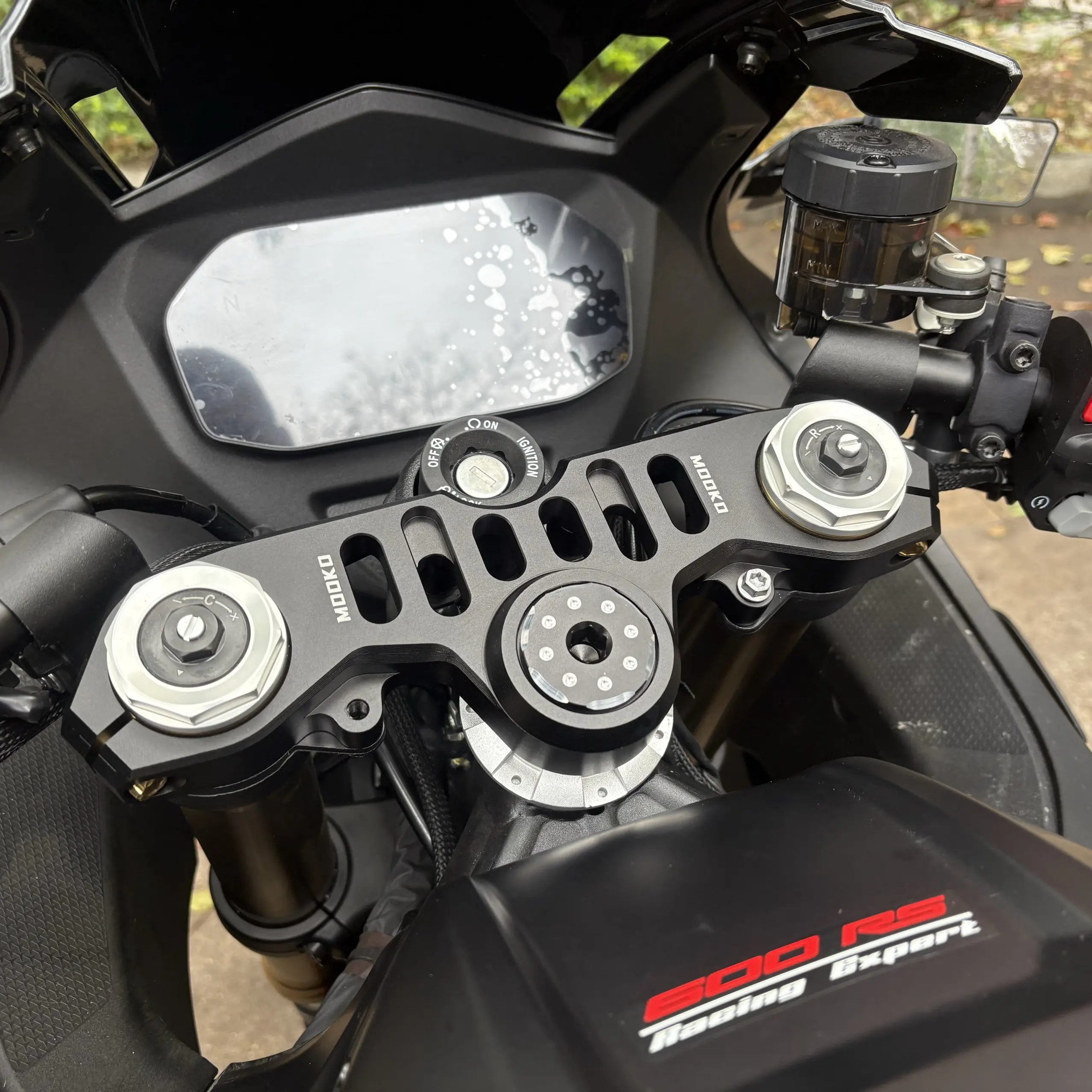 Фото Для мотоцикла QJMOTOR SRK 600 RS/800: аксессуары для модификации, верхний тройной зажим, прочный верхний зажим, стабильное управление. №4