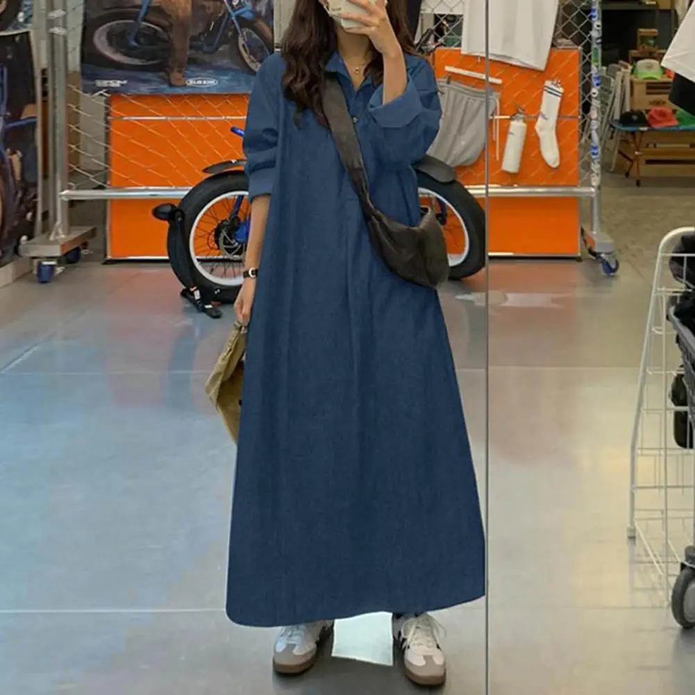 

Платье-макси свободного кроя с отложным воротником и длинными рукавами