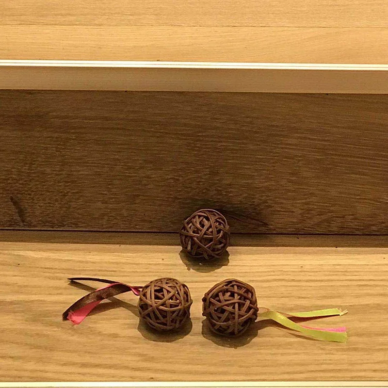 Маленький флуоресцентный мяч из ротанга дразнящий для кошек 5 см лоза царапин