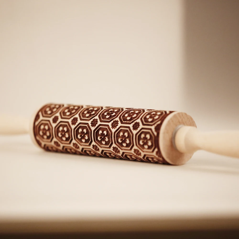 

Arjmide European Daisy Embossed Rolling pin with Pattern Baking Tools Wooden Flower Octagon For Cookie Tools Cookie Stamps