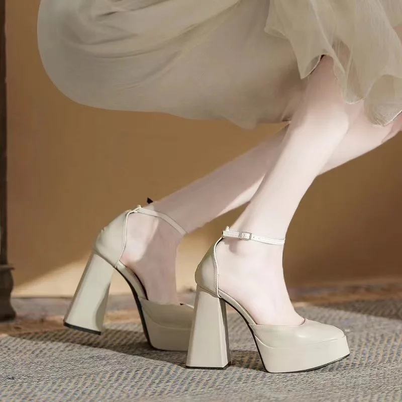 Босоножки женские на платформе и толстом каблуке с круглым носком