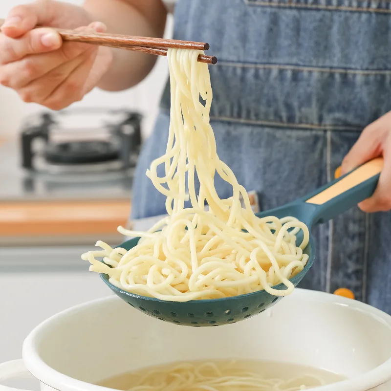 

Multifunction 2 in 1 Cooking Spoon Strainer Scoop Long Handle Colander with Clip Widen Draining Noodles Blanched Water Scoop