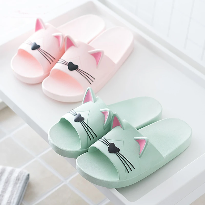 

Summer Women Bathroom Slippers Cute Cartoon Cat Indoor Shoes Soft soled Household Non slip Couple Men universal Sandals zapatos