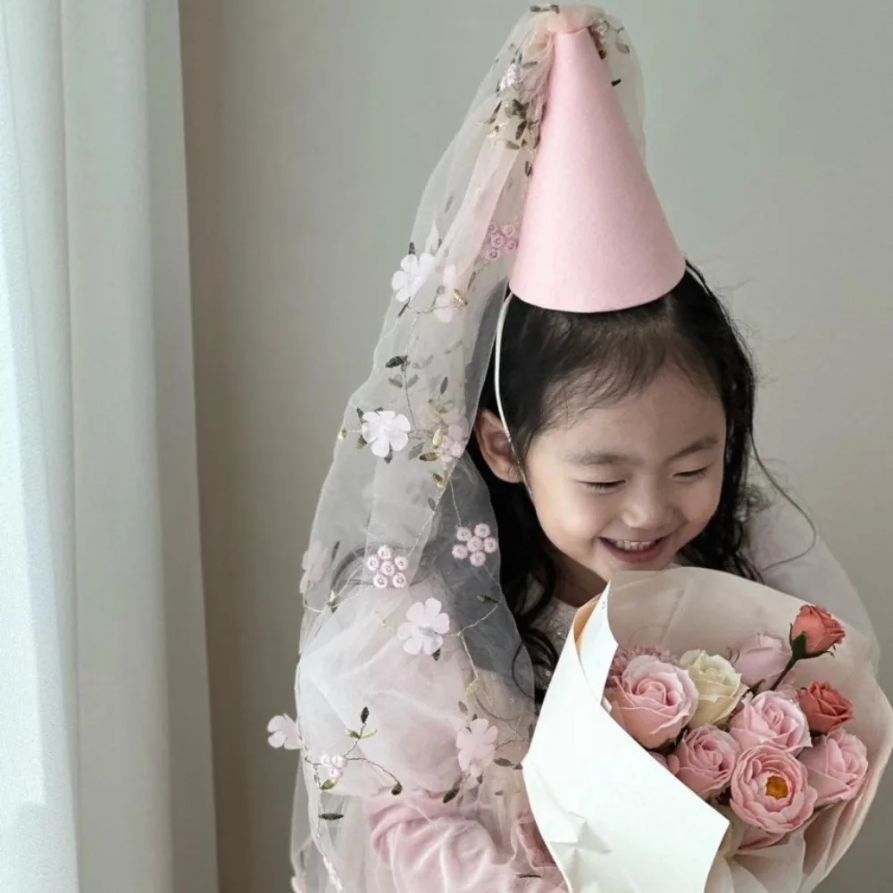 

Розовая, желтая, белая марлевая шляпа с днем рождения