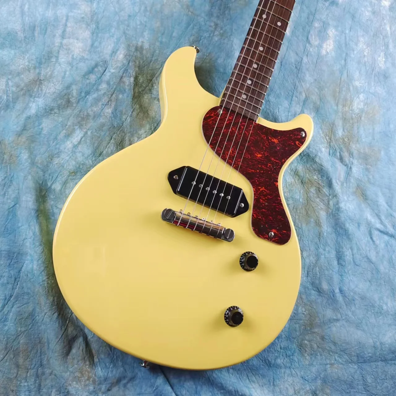 

New Electric guitar, mahogany, TV yellow, rosewood fingerboard, stock, quick package