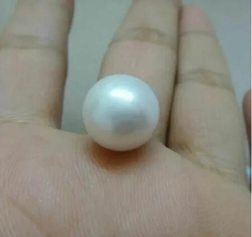 

1pc Natural 6-6.5mm AAA Round South Sea Genuine White Loose Pearl Half Drilled