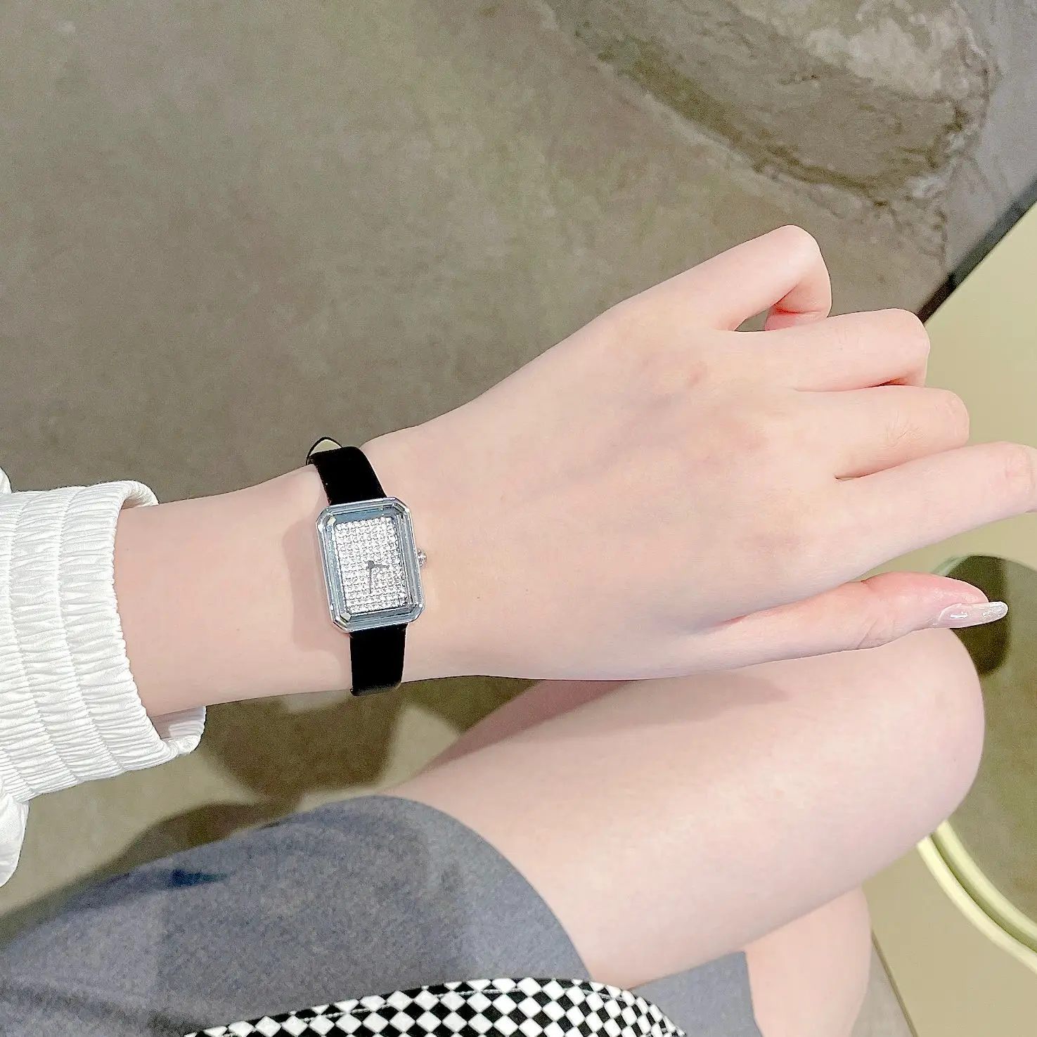Simple square women's watch elegant atmosphere women's quartz watch full rhinestone dial unique women's watch