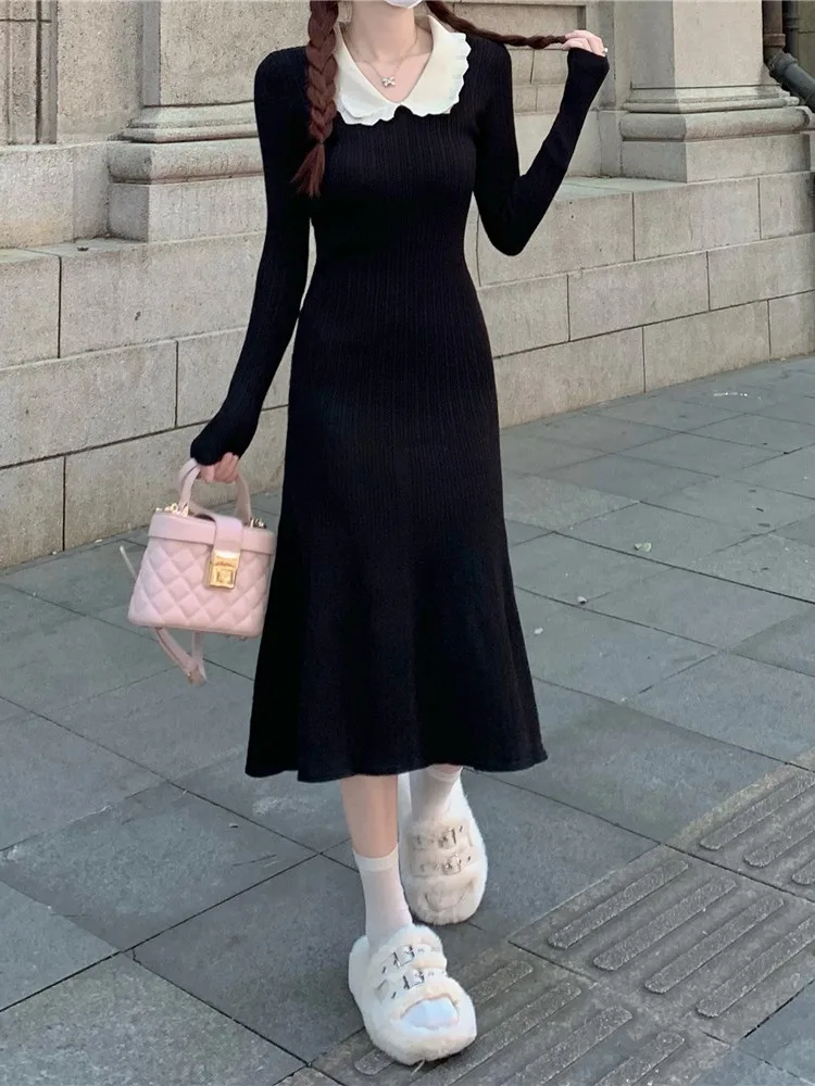 Женское трикотажное платье с длинным рукавом облегающее черное и