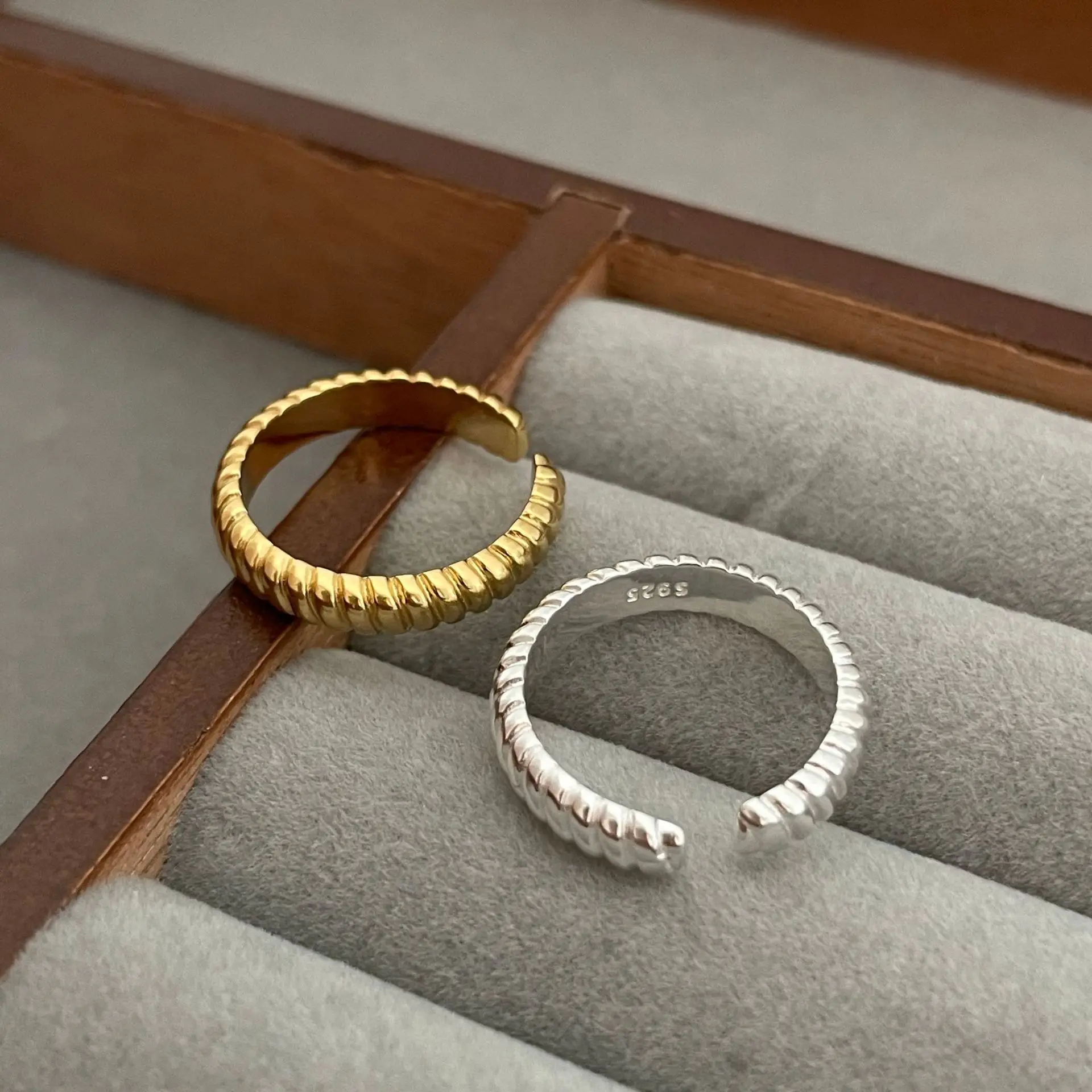 

Ювелирные изделия из серебра 925 пробы с золотым покрытием 18 К, крученое кольцо с регулируемой длиной в подарок