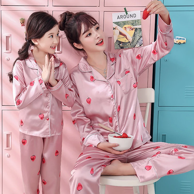 

Autum Spring Pajamas Suit for Mother Kids Family Matching Outfits Mother and Daughter Son Women Clothing Child Mommy Outfits