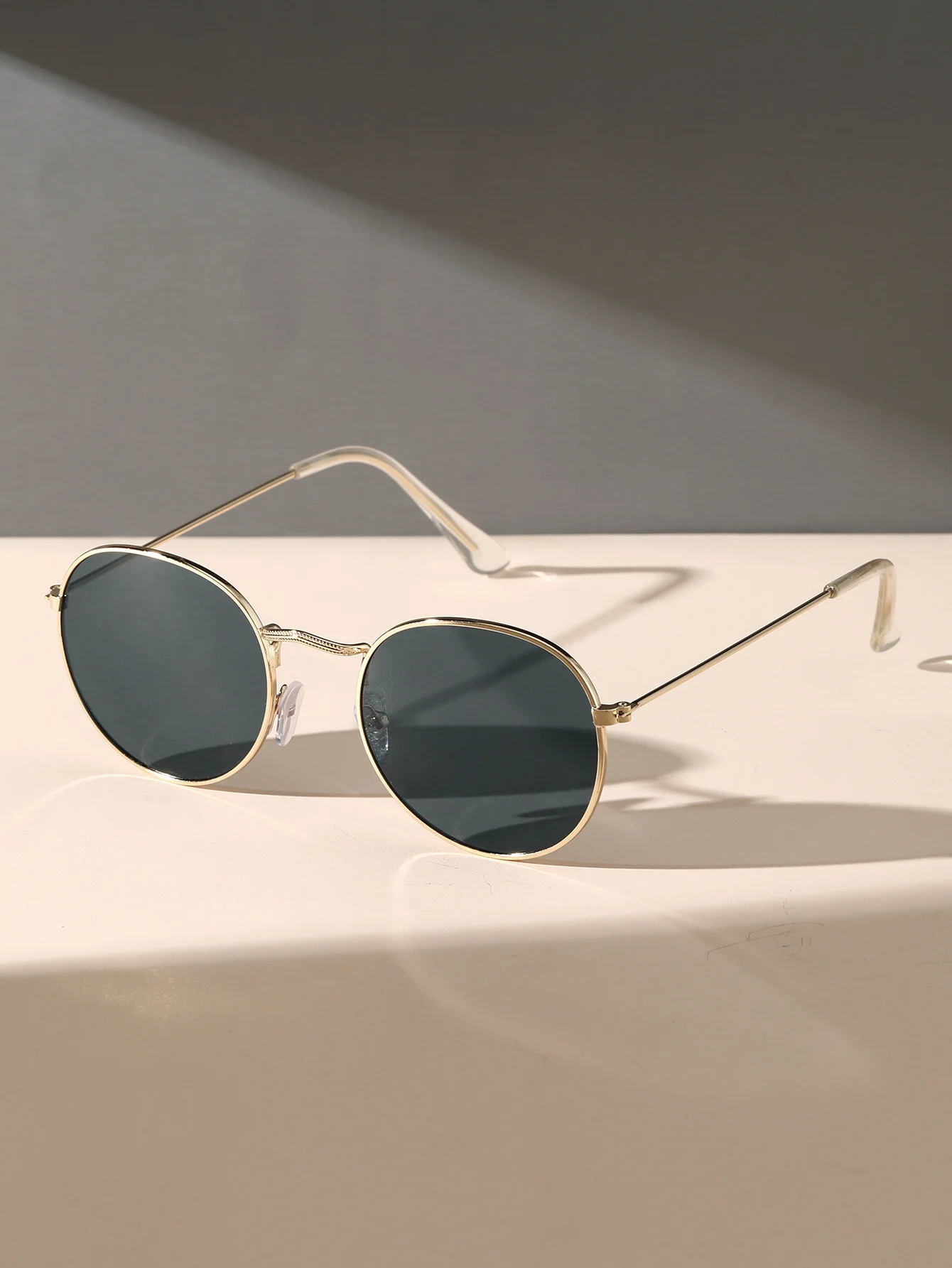 1 шт. модные женские солнцезащитные очки в металлической овальной оправе для