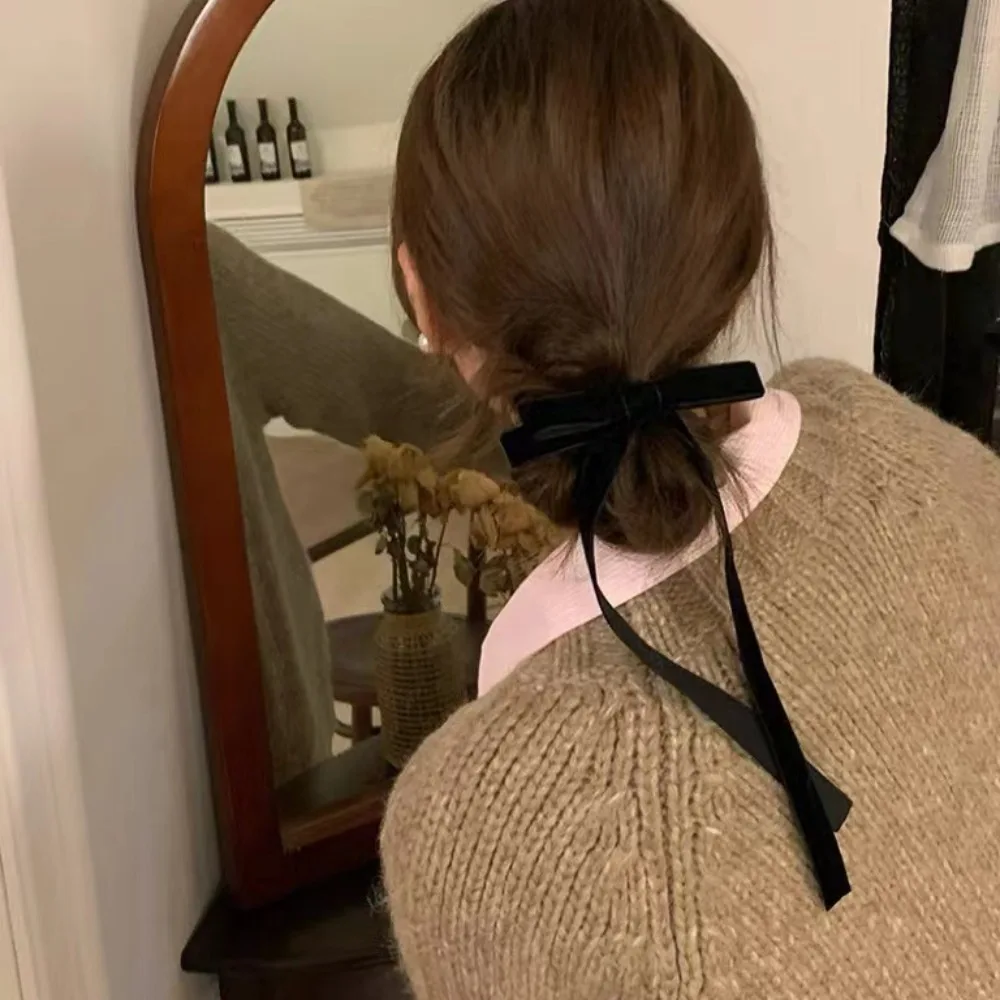 Заколка для волос атласная шелковая бархатная с бантом и лентой