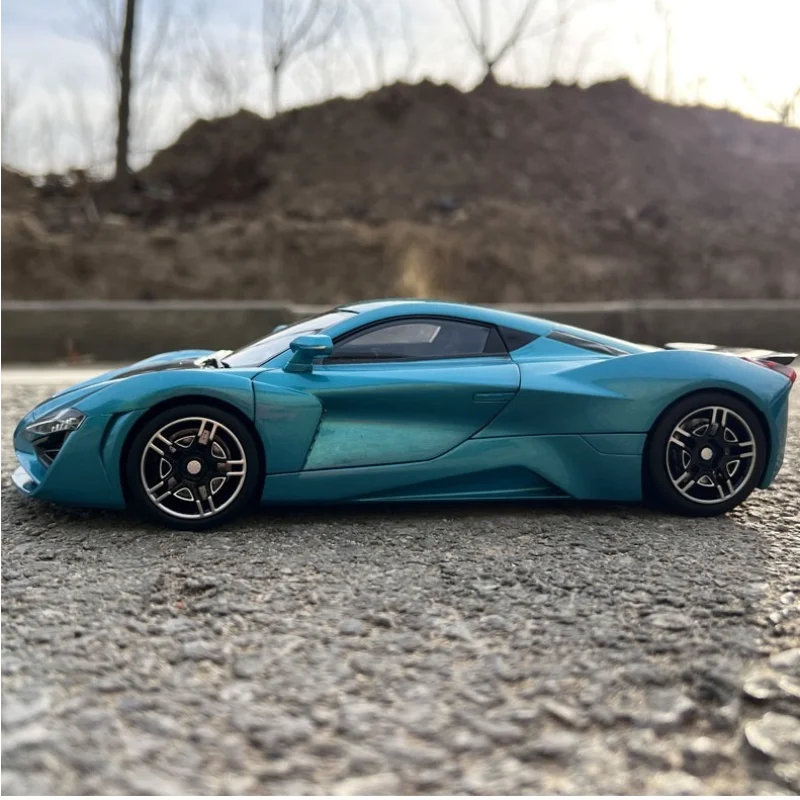 Фото Литая под давлением модель автомобиля из сплава BAIC Arcfox Racing Track Edition GT Supercar в масштабе 1:18 №2