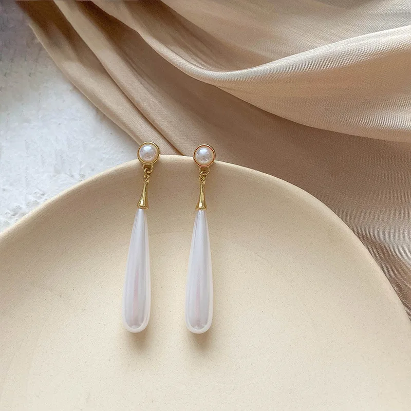

Classic Vintage Baroque Pearl Pendant Earrings for Women Simple Elegant Water Drop Long Earrings Trend Ladies Jewelry Party Gift