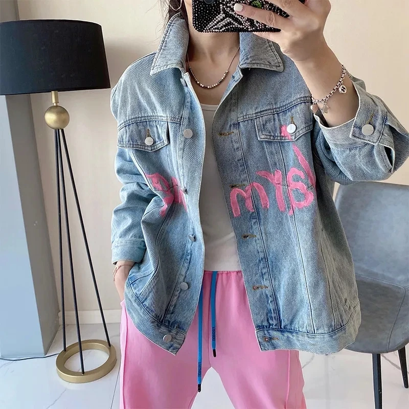 Женская короткая джинсовая куртка свободная на весну и осень новинка 2024