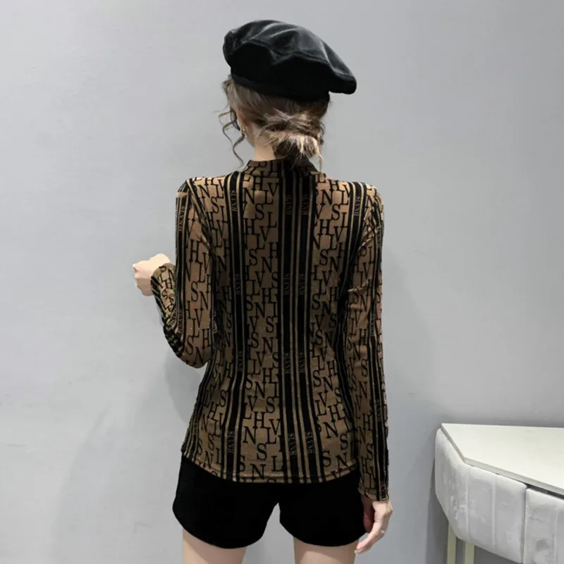 # 4206 Черно-коричневая футболка с длинными рукавами Женская круглым вырезом и