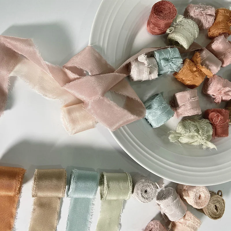 

Лента из натурального шелка с потертостями, 23 вида, 500 см