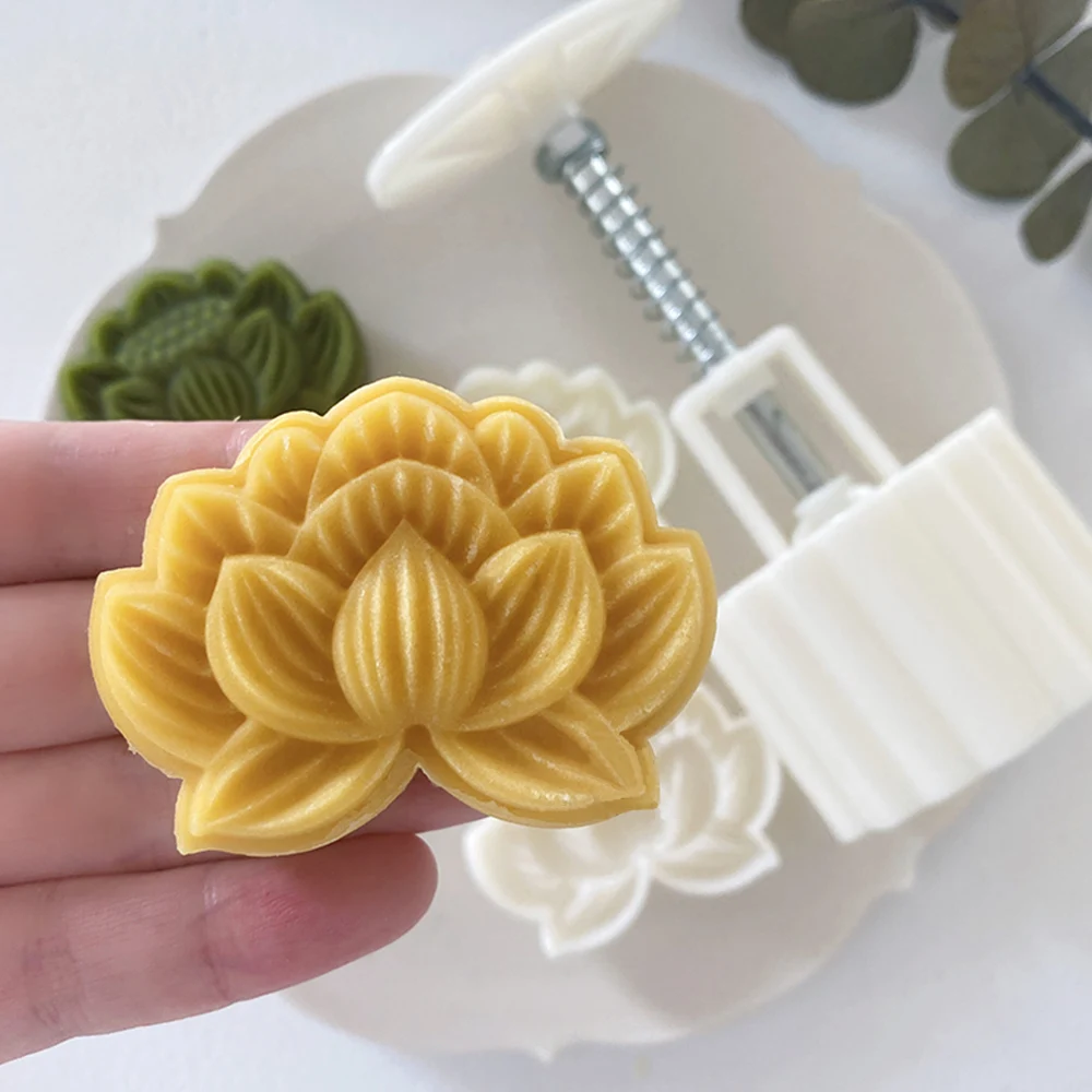 

2PCS/Set 50g Lotus Shaped Mooncake Mold Hand-Pressure Plunger Pastry Dessert Tools Baking Accessories Party Decoration Tool
