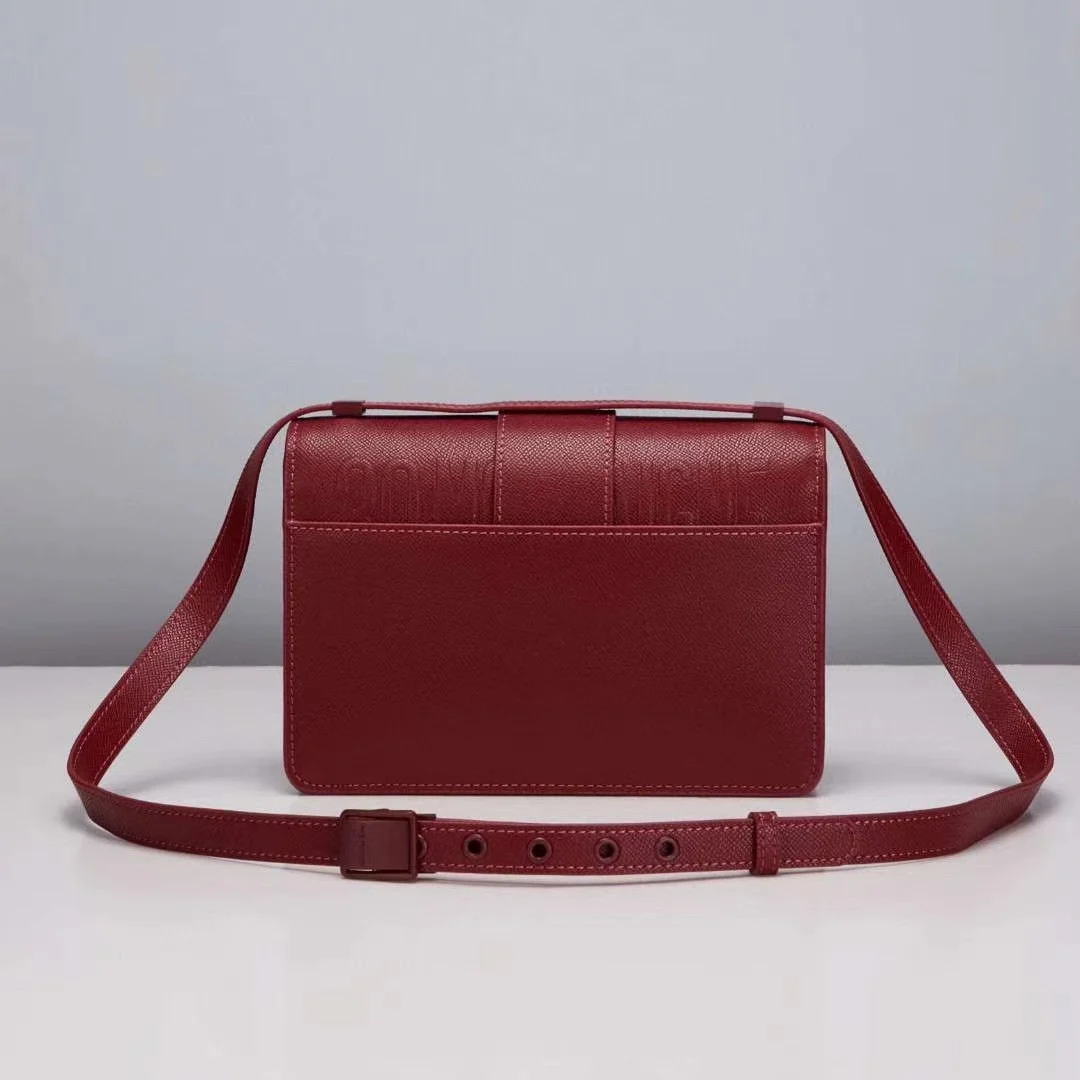 

Classic 30 Mont Same Color Letter Buckle Crossbody Bag Luxury Granular Leather Ladies Shoulder Bag Back 3D Letter Embossed Bags
