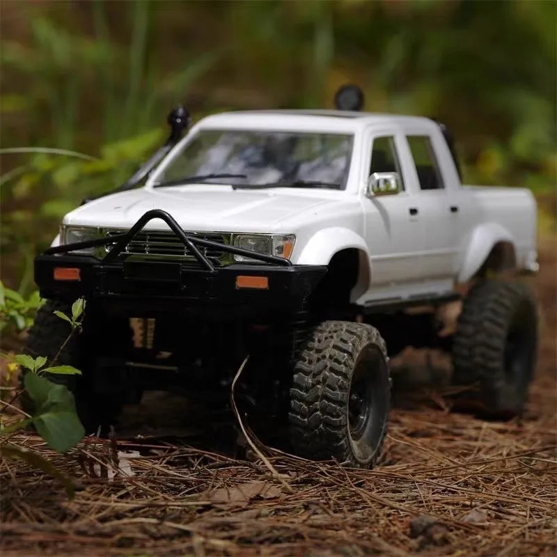 Полноразмерный четырехколесный привод альпинистский автомобиль подъем на гору