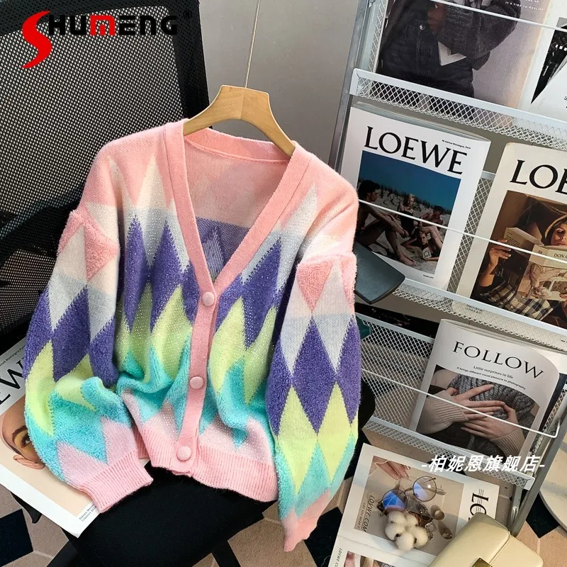 

Hit Color Diamond Lattice V-neck Cardigan Sweater Women's Autumn Wear 2023 New Fashion Rhinestone Sweater Buttons Coat