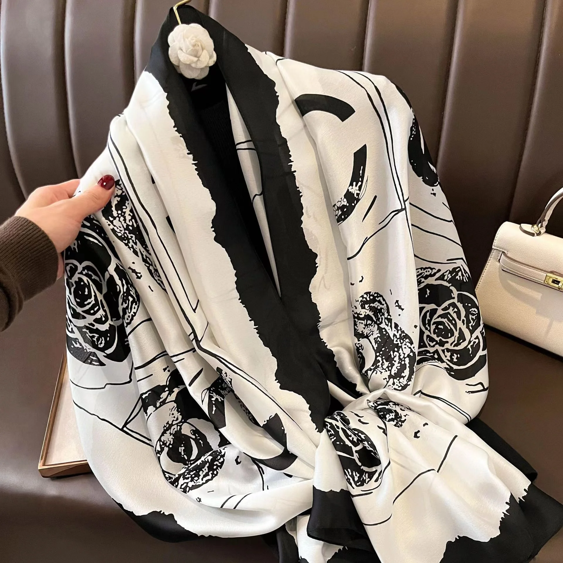 

2022 Luxury Brand 180*90cm Classic Summer Women Silk Scarves Female Shawl Foulard Cover-Ups Lady Wrap Bandanna Muffler beach