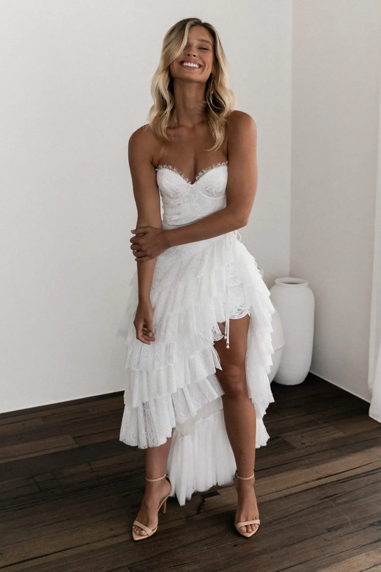 

New Fashion Sexy Wrap Bra Irregular Dress Lace Layered Pleated Edge Pure White Dress Vestidos