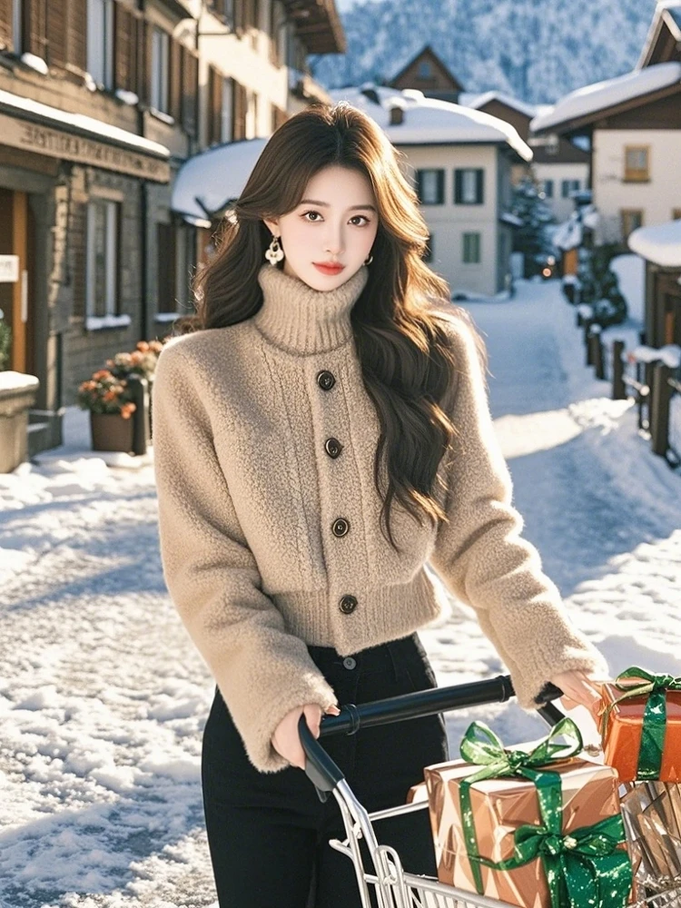 Популярная в этом году изящная верхняя одежда цвета хаки из овечьей шерсти для