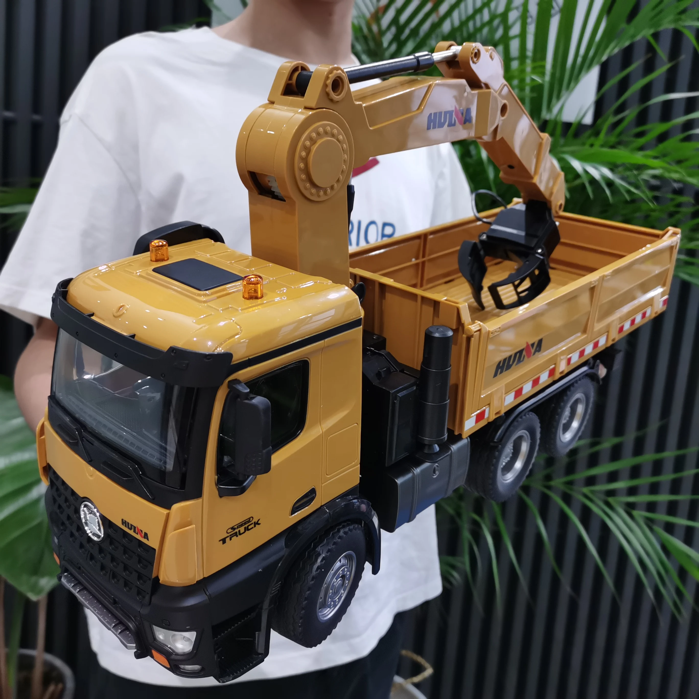 Автомобиль самосвал Huina 1575 с дистанционным управлением из сплава Grapplo 1/14 RC