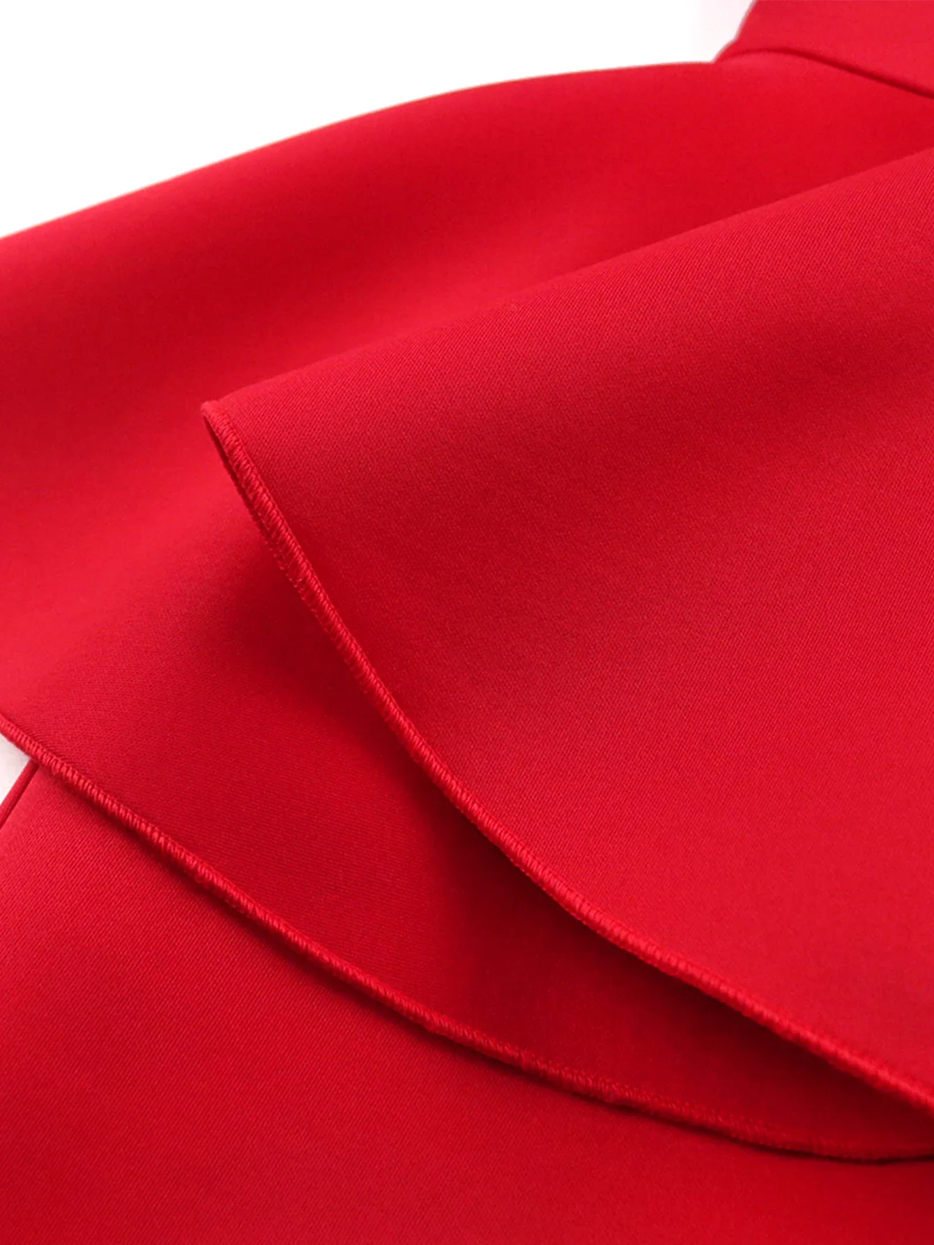 Женское облегающее платье без бретелек зеленое с открытой спиной и оборками