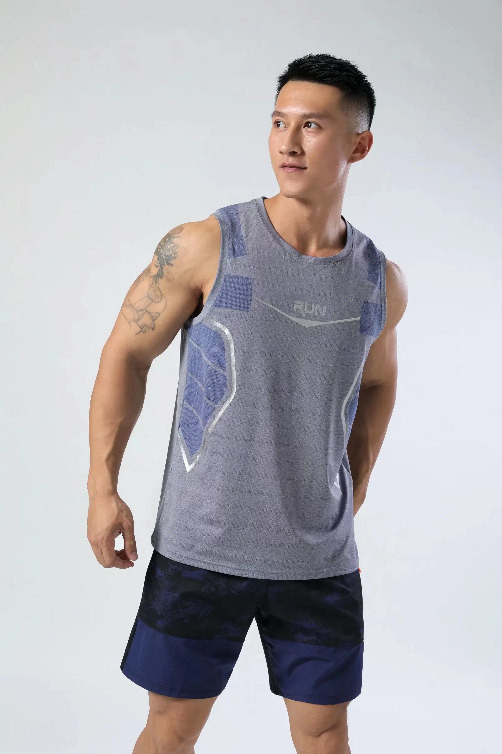 High Quality Polyester Men Running T Shirt Quick Dry Fitness Shirt Training Exercise Clothes Gym Sport Shirt Tops Lightweight