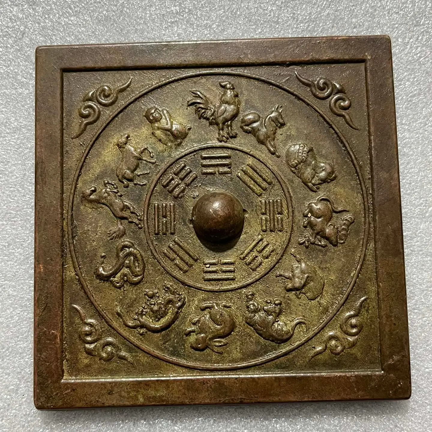 

China Fine Workmanship Bronze Sculpture Geomantic Omen Wealth“ Lucky12 Zodiac ”Bronze Mirror Metal Crafts Home Decoration