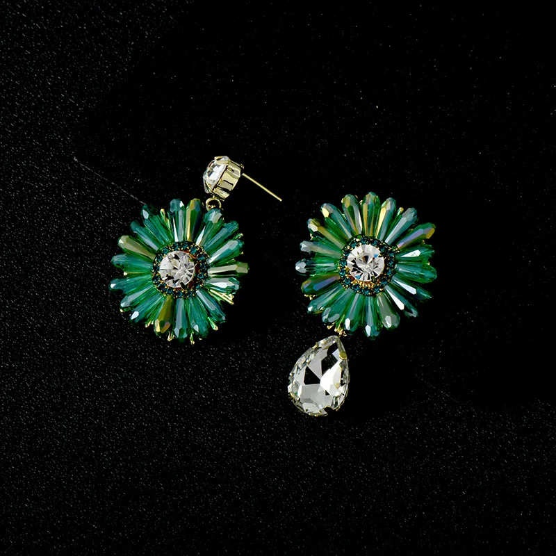 

High-quality Handmade Korean Style Luxury Rhinestone Earrings Cute Asymmetrical Flower Drop Earring Fashion Jewelry for Women