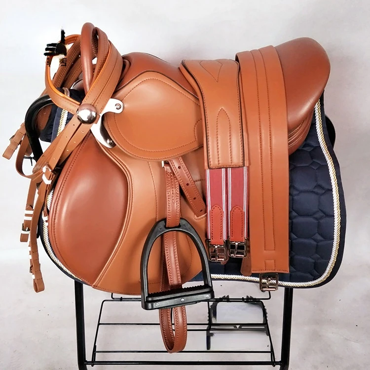 Комплексное седло с двойным обхватом размера пони для лошадей на ферме