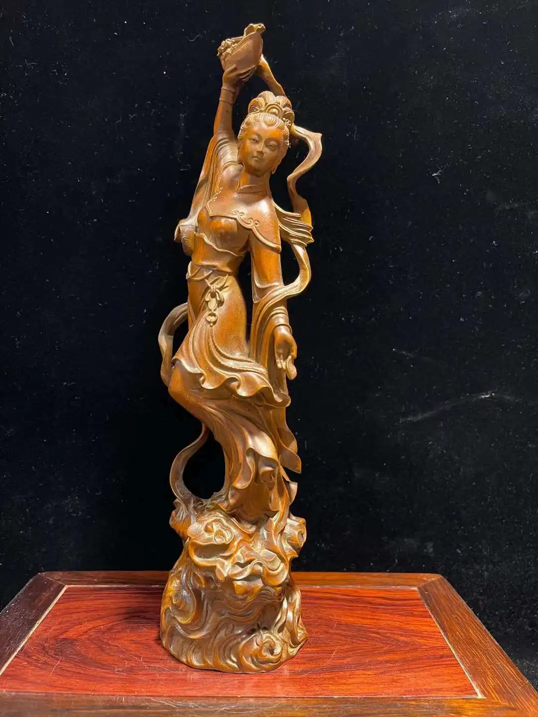 BY009 -26 X7 X 7 фигурка самшита резьба: сказочная леди красивая девушка