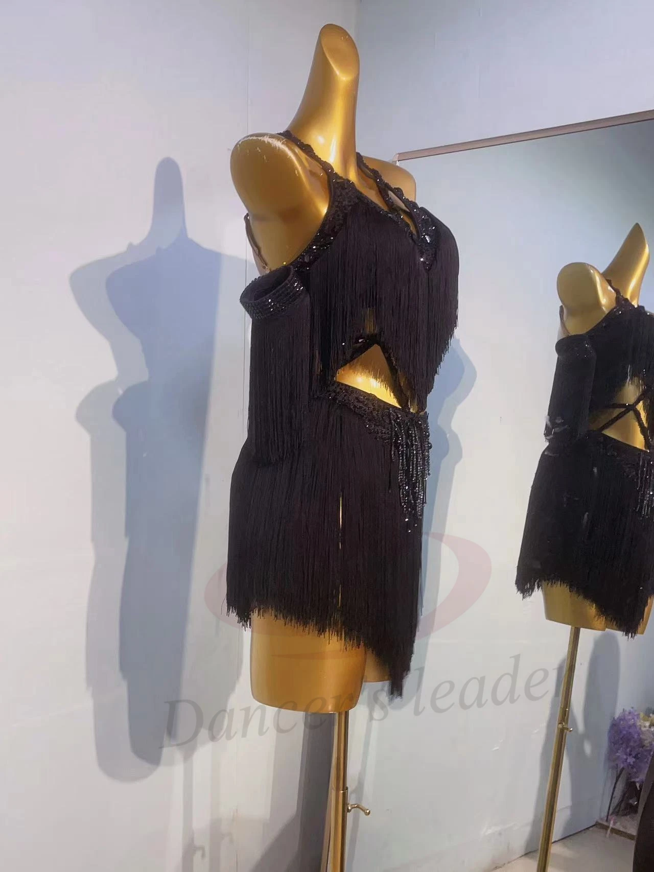 Женское платье для латиноамериканских танцев эксклюзивное черное с подтяжками и