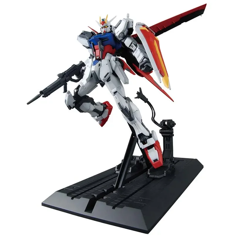 Фото В наличии: Bandai Gundam MG 1/100 Aile Strike Ver.RM, аниме-фигурка, сборная модель, коллекционная игрушка высокого класса, подарок для мальчика. №5