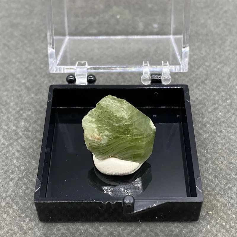 

Зеленые камни Ludlamite TEGSTGKW