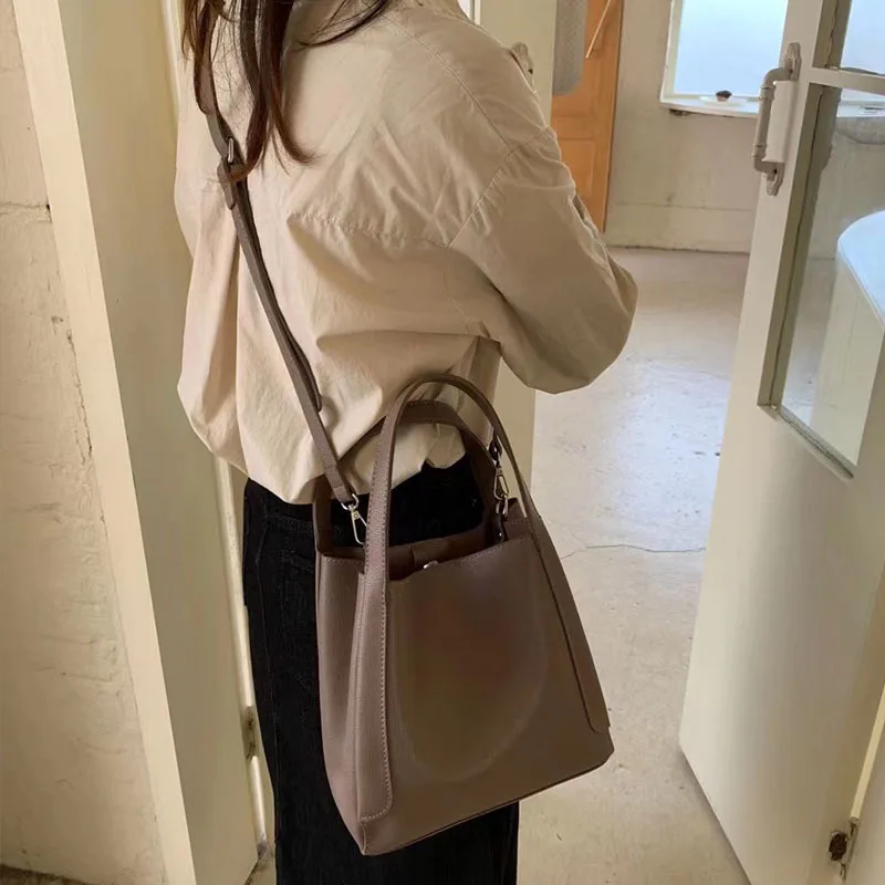 Diinovivo 2023 New Women Handbags Small Bucket Crossbody Bag PU Leather Ladies Bag Tote Simple Solid Color Shoulder Bag WHDV2260