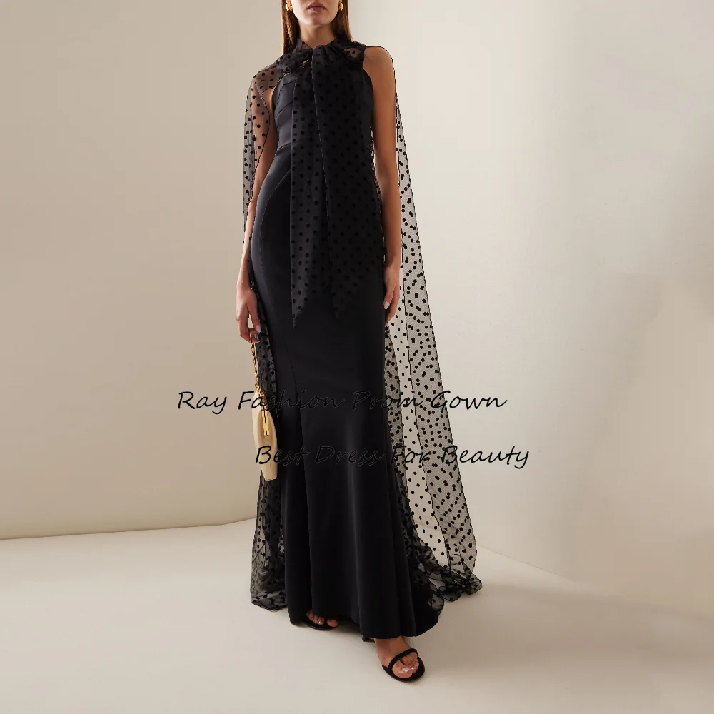 Женское вечернее платье-русалка без рукавов на тонких бретельках