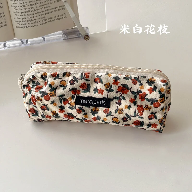 

Милый цветочный пенал