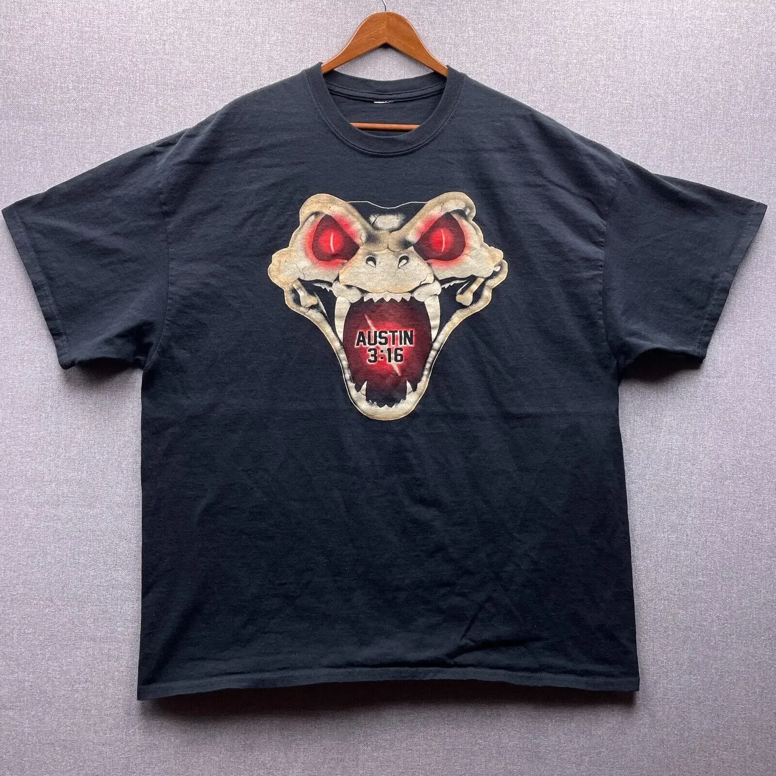 Мужская футболка со змеиным принтом с Стива Остина