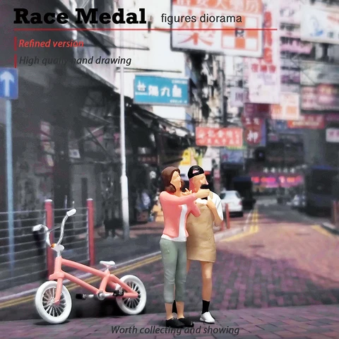 1:64 масштаб две девушки и велосипедная мини-фигурка модель для коллекции подарков