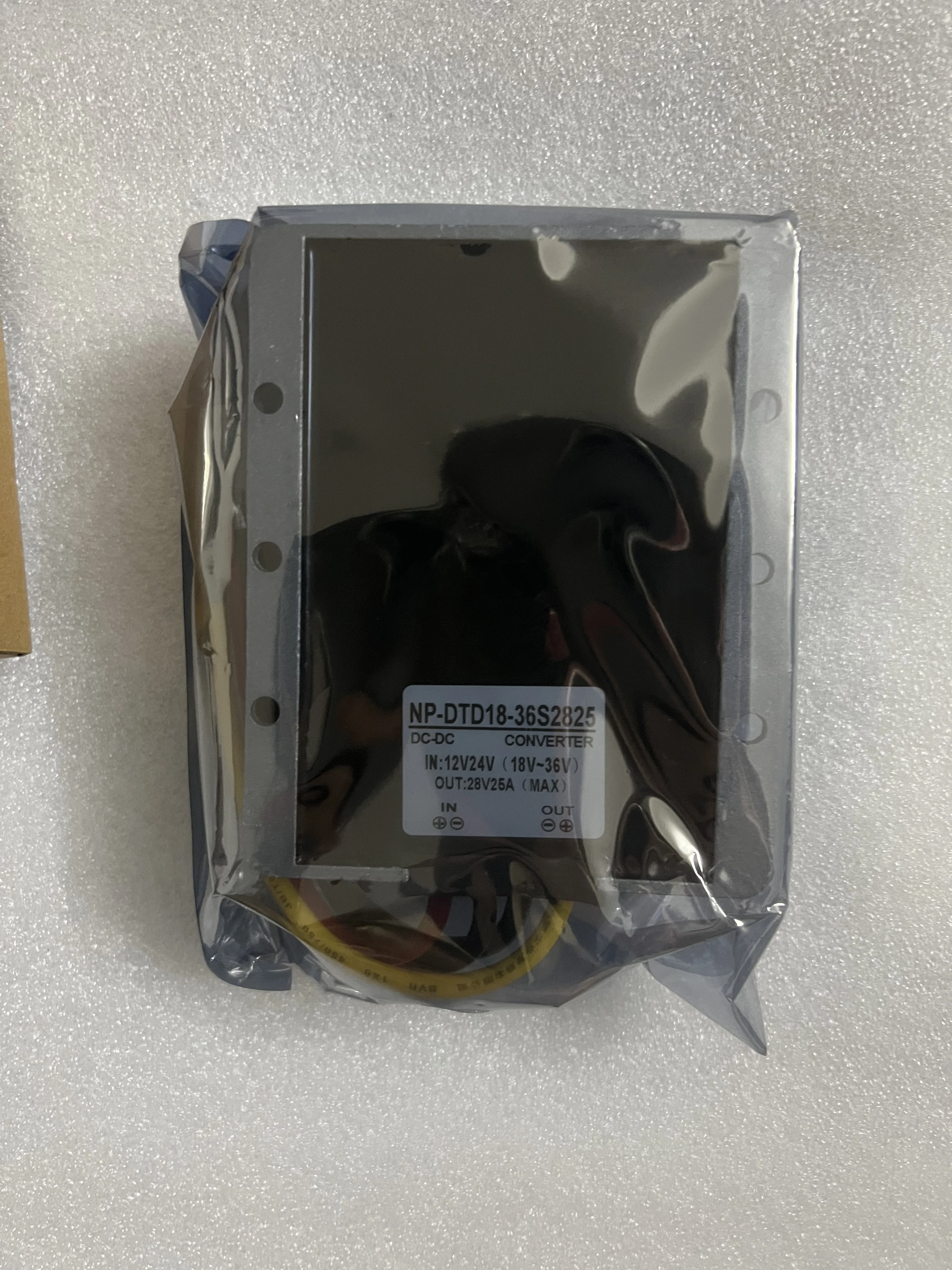 Фото Преобразователь напряжения DC/DC 10-30В в 28В 25А, понижающий/повышающий, 12В 24В в 28В, 700Вт, стабилизатор напряжения, модуль Boost Buck для автомобилей №1