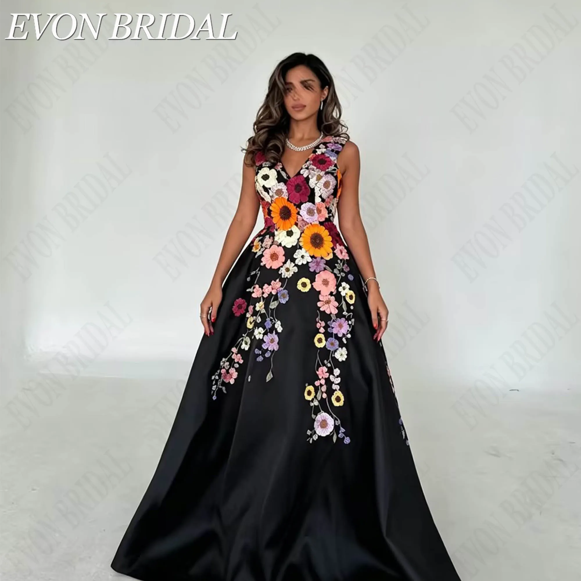 Фото EVON BRIDAL Чёрный Атлас Глубокий V-Вырез Широкие Бретели Цветные Объёмные Цветочные Аппликации Силуэт А-Линия Длинное Платье До Пола На Заказ Для Полных Женщин Вечер Гала Элегантный Легкая Ткань Высокое Качество №4